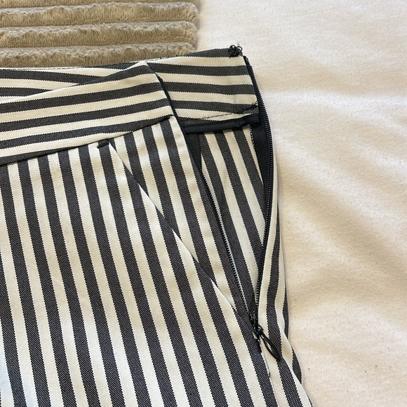 Striped Express Shorts - Picture 2 of 5